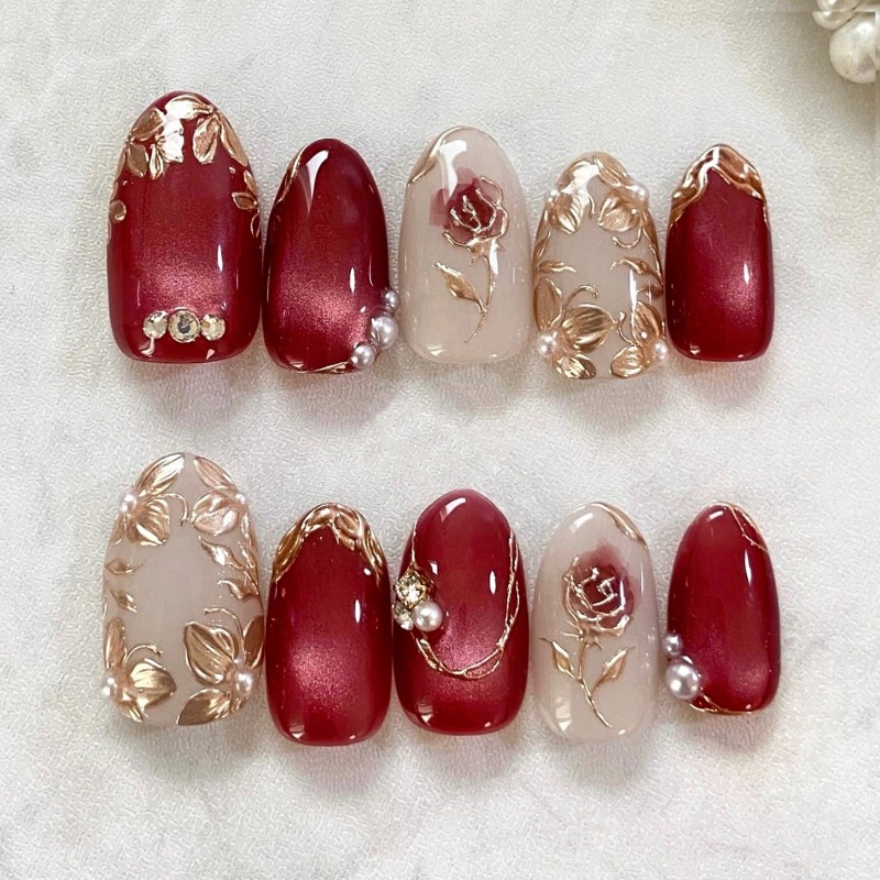 Nail Art Cat Eye Simple - 24 قطعة من الأظافر الاصطناعية الذهبية