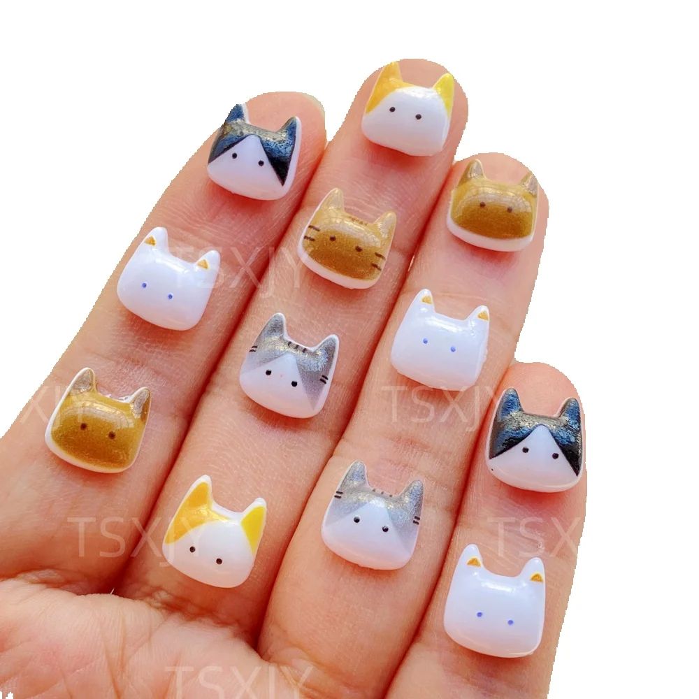 Nail Art Motif - 50 قطعة من الحلي الكرتونية الصغيرة